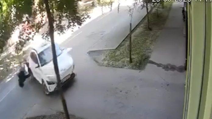 (video)-tinejdzer-(15)-zadobio-visestruke-povrede-nesreca-u-somboru:-sudarili-se-taksi-i-elektricni-skuter