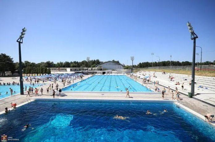 otvoreni-rekonstruisani-bazeni-u-kragujevcu:-pocela-kupalisna-sezona,-ulozeno-150-miliona-dinara-(foto)
