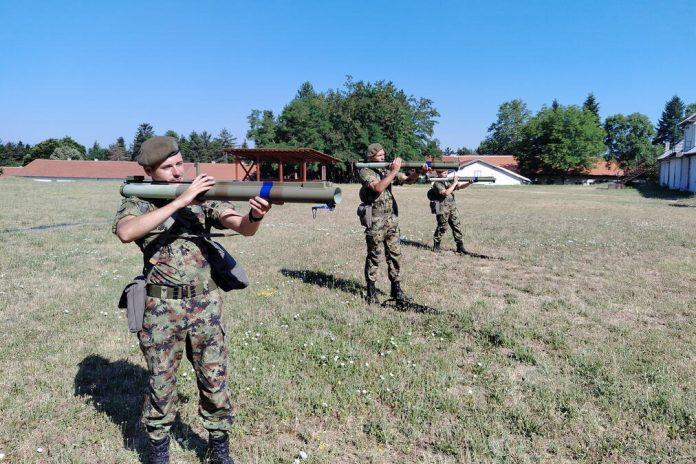 obuka-najmlade-generacije-vojnika-na-sluzenju-vojnog-roka:-vojnici-na-dobrovoljnom-sluzenju-vojnog-roka-usli-u-intenzivnu-fazu-obuke-(foto)