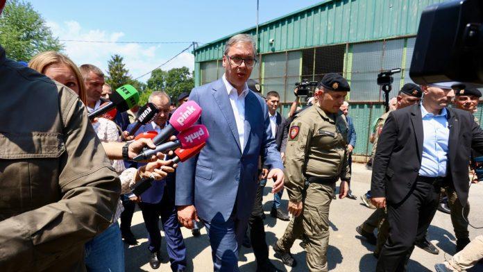 “cak-ne-mislim-da-je-to-smisljena-laz”-vucic-u-lipovici,-govorio-o-“ubadanju”-na-“belgrade-music-week”-u:-“pitajte-drzavne-organe-da-li-je-nesto-istina”-(foto,-video)