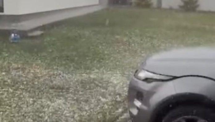 nevreme-pravi-haos-po-srbiji:-krupan-grad-za-nekoliko-minuta-potpuno-zabeleo-cacanski-kraj-(video)