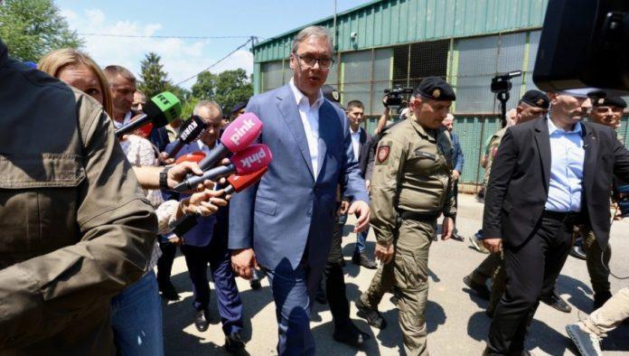 “prosto-neka-budala-napise-nesto-i-to-mediji-prenose”-vucic-o-incidentu-na-mjuzik-viku:-pitajte-drzavne-organe-u-takvim-situacijama