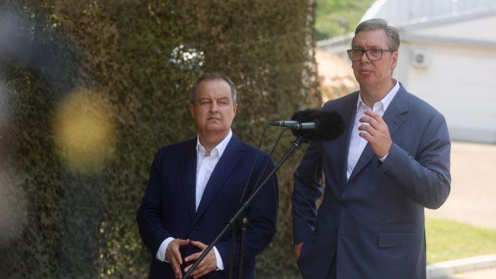 “oni-sebe-lazu-kada-govore-o-nasih-43,-44,-45-odsto”-vucic:-donosenjem-paketa-mera-zelimo-da-pomognemo-gradanima,-ne-kupujemo-podrsku