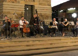 ČUVARI TRADICIJE U LAZAREVOM GRADU: Vrhunska izvedba narodnih melodija iz vremena srpskih kraljevskih porodica cuvari-tradicije-u-lazarevom-gradu:-vrhunska-izvedba-narodnih-melodija-iz-vremena-srpskih-kraljevskih-porodica