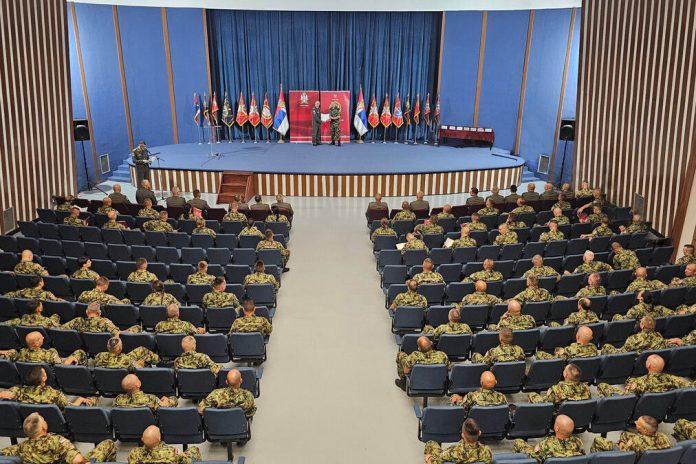 novi-ugovori-na-neodredeno-u-vojsci-srbije:-za-stalno-primljeno-jos-850-profesionalnih-vojnika