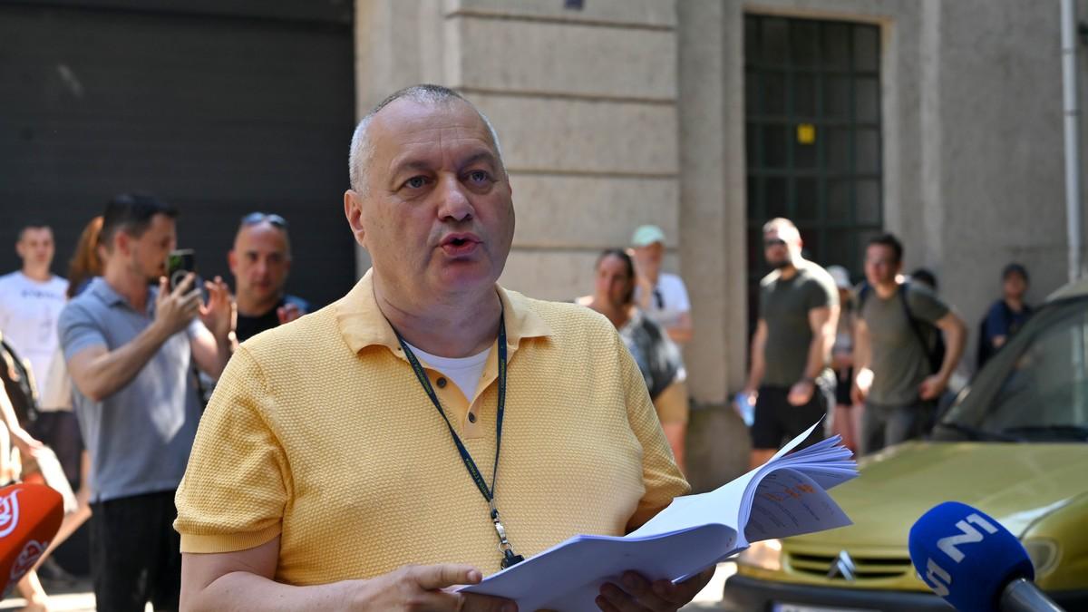 “ne-pristajemo-da-se-ignorisu-prave-demokrate!”-ds-raspustio-ceo-odbor-u-gornjem-milanovcu,-oni-pre-toga-podneli-ostavke “ne-pristajemo-da-se-ignorisu-prave-demokrate!”-ds-raspustio-ceo-odbor-u-gornjem-milanovcu,-oni-pre-toga-podneli-ostavke