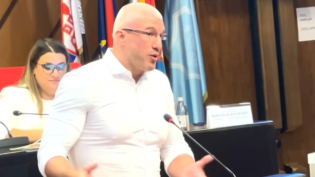 baculov-psovao-gradsku-vlast-u-novom-sadu-i-pretio-im-zbog-ciscenja-jezera-u-dunavskom-parku-i-vracanja-kornjaca?!-(video) baculov-psovao-gradsku-vlast-u-novom-sadu-i-pretio-im-zbog-ciscenja-jezera-u-dunavskom-parku-i-vracanja-kornjaca?!-(video)