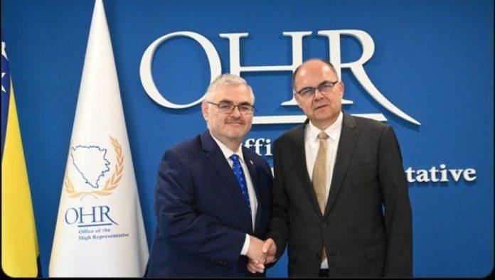 smit-predao-fotelju!-krisok-stupio-na-duznost,-oglasio-se-prvi-put