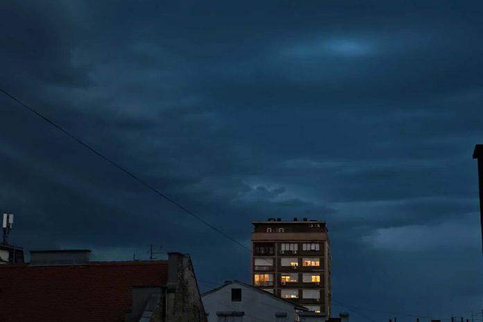 sudar-dva-fronta-iznad-srbije-pravice-haos!-vremenska-prognoza-za-naredne-dane,-meteorolog-apeluje:-pratite-upozorenja!