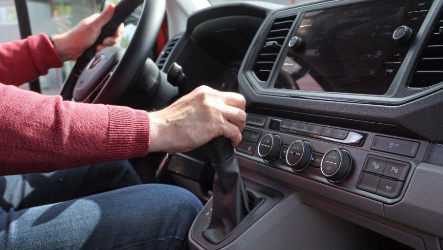 paprena-kazna-za-srpske-turiste:-vozace-ovaj-potez-na-naplatnoj-rampi-moze-kostati-skoro-1.000-evra-–-evo-o-cemu-je-rec paprena-kazna-za-srpske-turiste:-vozace-ovaj-potez-na-naplatnoj-rampi-moze-kostati-skoro-1.000-evra-–-evo-o-cemu-je-rec
