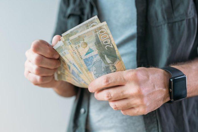 drzava-daje-15.000-dinara,-a-prijava-traje-jos-2-dana:-evo-ko-moze-da-podnese-zahtev