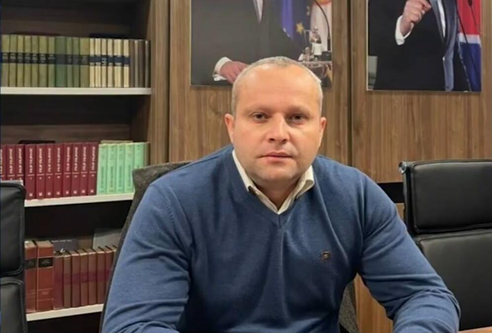 blokaderi-ispred-kuce-majke-direktora-“srbijasuma”,-vikali-da-ga-treba-ubiti!-janjusevic:-“majka-je-u-soku,-idem-za-priboj-da-pogledam-tu-junacinu-u-oci”-video blokaderi-ispred-kuce-majke-direktora-“srbijasuma”,-vikali-da-ga-treba-ubiti!-janjusevic:-“majka-je-u-soku,-idem-za-priboj-da-pogledam-tu-junacinu-u-oci”-video