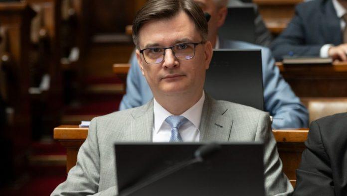 jovanov-odgovorio-brnabicki:-ovo-jos-jedno-“evo-sa’ce”-u-nizu,-koje-ce-da-ponavljaju-kao-dodole-da-pevaju-(foto)