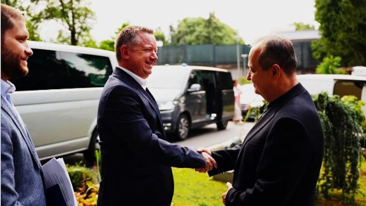 dacic-priredio-svecanu-veceru-za-ministra-madarske:-“ucvrscujemo-veze-dve-drzave”-(foto) dacic-priredio-svecanu-veceru-za-ministra-madarske:-“ucvrscujemo-veze-dve-drzave”-(foto)