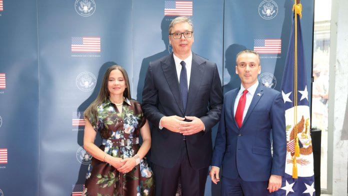 “zelim-mir-i-uspeh-trampu-i-americkom-narodu”-vucic-na-proslavi-ambasade-sad-u-beogradu:-“nase-istorijsko-saveznistvo-bice-temelj-za-jos-bolje-odnose”-(foto,-video)