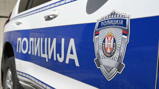 Малолетник-ухапшен-у-Београду-због-сумње-на-изнуду-од-два-милиона-евра Малолетник-ухапшен-у-Београду-због-сумње-на-изнуду-од-два-милиона-евра