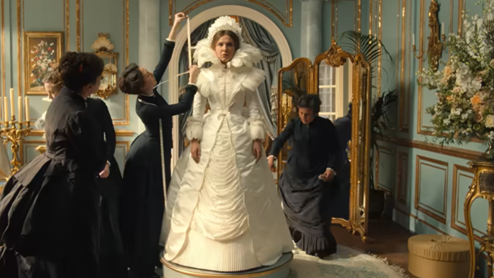 “velike-price-pocinju-vencanjem”-prve-kritike-za-“enola-holmes-3”:-mili-bobi-braun-briljira,-a-filmu-se-zamera-na-jednom-vaznom-nedostatku