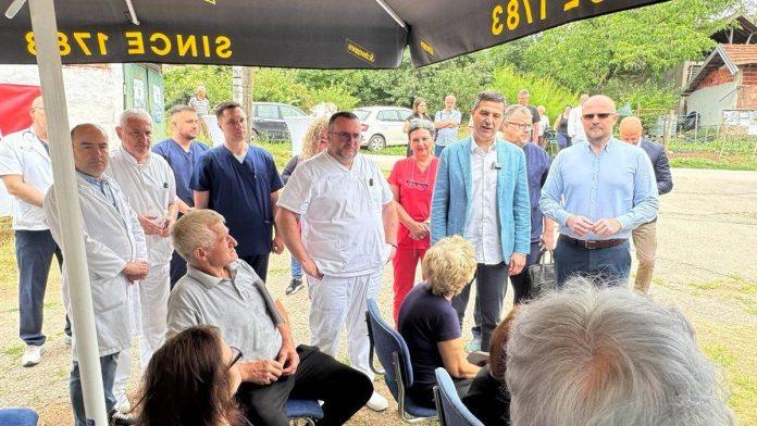 grad-nis-i-ukc-organizovali-cetvrti-put-preventivne-preglede,-lazarevic-i-pavlovic-u-knez-selu:-“mi-smo-tamo-gde-je-nerod”