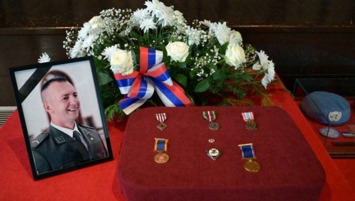 vucic-posthumno-odlikovao-milovana-jovanovica:-najveca-pocast-za-pripadnika-vojske-srbije-koji-je-stradao-u-mirovnoj-misiji-u-libanu
