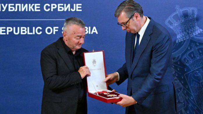 cast-za-heroja-srbije:-vucic-urucio-orden-karadordeve-zvezde-ocu-poginulog-vojnika