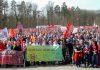 NEMAČKA NA KOLENIMA: Preko 30.000 zaposlenih u “Mercedes-Benc” protestvovalo protiv mera štednje – Talas protesta se širi i na druge gigante nemacka-na-kolenima:-preko-30.000-zaposlenih-u-“mercedes-benc”-protestvovalo-protiv-mera-stednje-–-talas-protesta-se-siri-i-na-druge-gigante