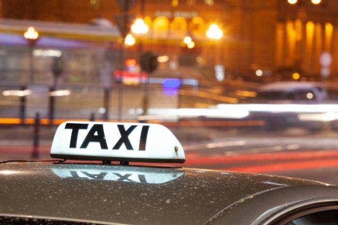 taksista-im-od-aerodroma-do-centra-grada-odrao-kozu-sa-leda:-turisti-zvali-policiju,-kad-su-stigli-usledio-jos-veci-sok!-vozac-hitno-uhapsen