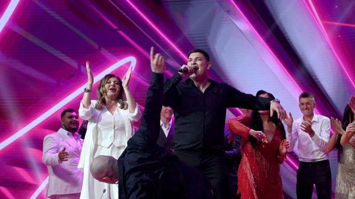evo-ko-je-stefan-cekic,-pobednik-pinkovih-zvezda-u-braku-je-sa-atraktivnom-pevacicom,-a-tokom-takmicenja-su-ga-osporavali