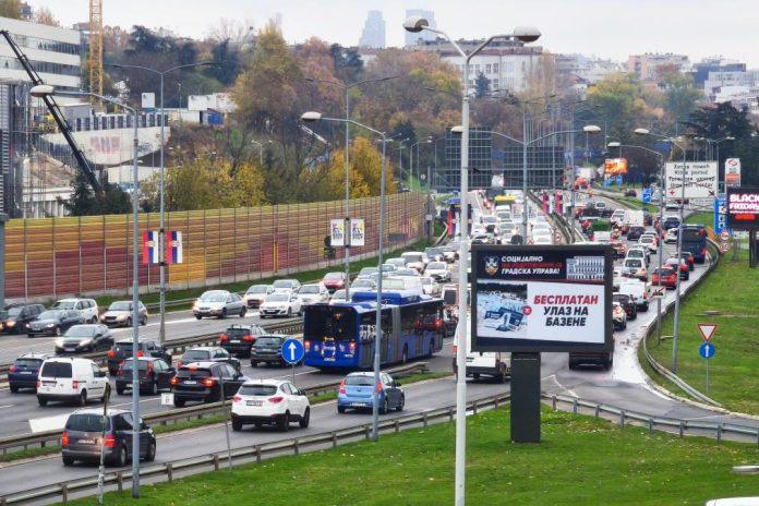 pojacan-saobracaj-pred-vikend:-putevi-srbije-apeluju-na-oprez-i-preporucuju-elektronsku-naplatu-putarine