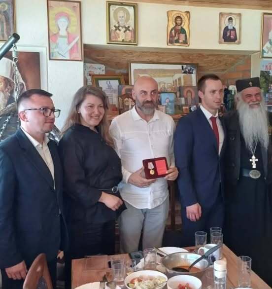priznanje-milosu-asanininu:-urucena-medalja-veterana-vazdusno-desantnih-jedinica-ruske-federacije priznanje-milosu-asanininu:-urucena-medalja-veterana-vazdusno-desantnih-jedinica-ruske-federacije