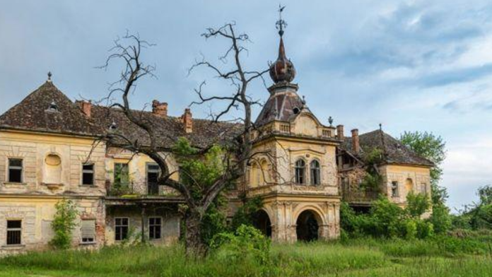 dvorac-koji-je-propadao-decenijama-ce-ponovo-zasijati:-obnova-objekta-u-vlajkovcu-ide-u-drugu-fazu,-vrednost-16-miliona-dinara