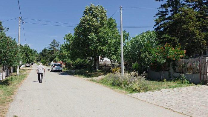 (foto)-prve-slike-stravicnog-ubistva-u-prokuplju!-sin-nasmrt-izbo-majku,-odmah-je-uhapsen:-“zadao-joj-je-vise-udaraca-u-vrat”