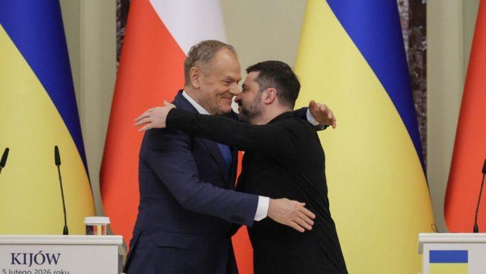 tusk-dao-ultimatum-zelenskom-“ukrajina-mora-da-prizna-istorijsku-istinu-ako-hoce-u-eu”:-tenzije-na-relaciji-varsava-kijev-na-ivici-usijanja!