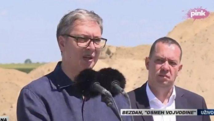 vucic-blokaderima:-dolazite-u-tu-galeriju-cesce-nego-ja,-drago-mi-je-sto-priznajete-moje-delo-i-moj-rad