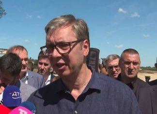 ”SAD MI PRAVE MAŠINU” Vučić: Svaku rupu u Srbiji ću imati u svom telefonu ”sad-mi-prave-masinu”-vucic:-svaku-rupu-u-srbiji-cu-imati-u-svom-telefonu