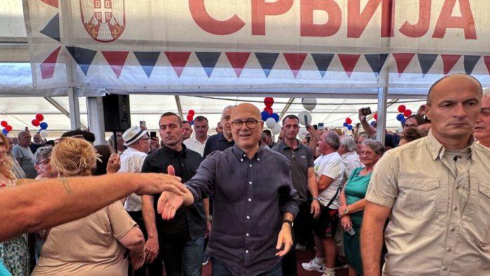 “hvala-na-tome-sto-ste-sacuvali-drzavu-na-severu”-vucevic-sa-gradanima-u-novom-zedniku-kod-subotice,-pozvao-ih-na-izbore:-“da-im-jednom-za-svagda-kazemo-da-je-vojvodina-srbija”-(foto)