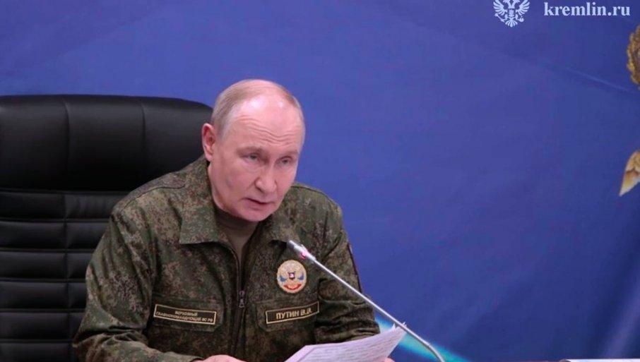 oruzja-samo-jos-na-trafici-nema:-putin-potpisao-neverovatan-zakon-koji-ce-trajati-tokom-svo,-desetine-miliona-rusa-ce-biti-naoruzano-do-zuba oruzja-samo-jos-na-trafici-nema:-putin-potpisao-neverovatan-zakon-koji-ce-trajati-tokom-svo,-desetine-miliona-rusa-ce-biti-naoruzano-do-zuba