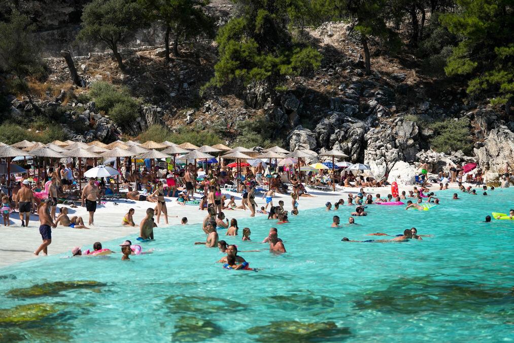 prevrnuo-se-camac-sa-turistima-iz-srbije-u-paraliji:-drama-u-grckoj,-medu-njima-i-dete!-ovako-su-spasioci-sproveli-akciju-spasavanja-(foto) prevrnuo-se-camac-sa-turistima-iz-srbije-u-paraliji:-drama-u-grckoj,-medu-njima-i-dete!-ovako-su-spasioci-sproveli-akciju-spasavanja-(foto)
