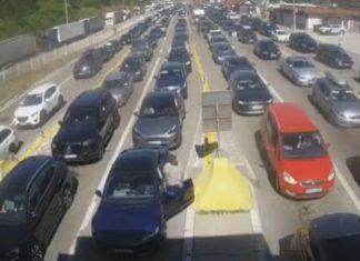 GUŽVE NA GRADINI VEĆE NEGO NA PREŠEVU: Kolonama nema kraja guzve-na-gradini-vece-nego-na-presevu:-kolonama-nema-kraja