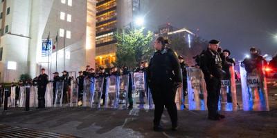 panicne-scene:-englezi-pod-opsadom-navijaca-–-policija-hitno-reagovala-u-meksiko-sitiju-(video) panicne-scene:-englezi-pod-opsadom-navijaca-–-policija-hitno-reagovala-u-meksiko-sitiju-(video)