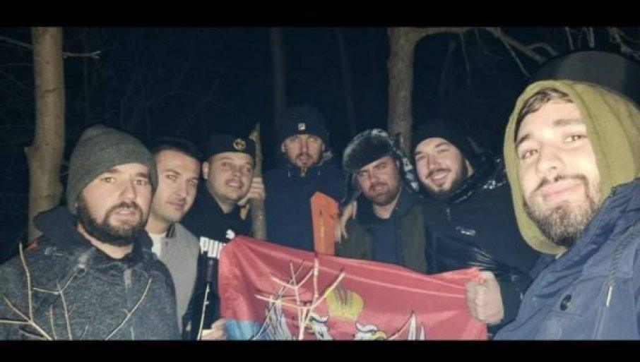 licemerstvo-borisa-pejovica:-nekada-se-slikao-sa-srpskom-trobojkom,-a-sada-napada-srbiju-i-vucica-(foto) licemerstvo-borisa-pejovica:-nekada-se-slikao-sa-srpskom-trobojkom,-a-sada-napada-srbiju-i-vucica-(foto)