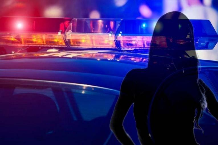nezapamceni-skandal-tokom-hapsenja:-pomahnitalu-rijaliti-ucesnicu-jedva-obuzdala-policija,-usledile-jezive-scene! nezapamceni-skandal-tokom-hapsenja:-pomahnitalu-rijaliti-ucesnicu-jedva-obuzdala-policija,-usledile-jezive-scene!