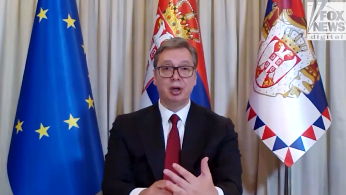 tramp-ponovo-objavio-vucicev-intervju-na-drustvenim-mrezama-podelio-reci-predsednika-srbije-za-“foks-njuz”-(video)