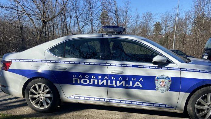 (foto)-jedan-automobil-se-prevrnuo,-druom-prednji-deo-smrskan-stravicna-nesreca-na-mokroj-gori:-granicni-prelaz-blokiran