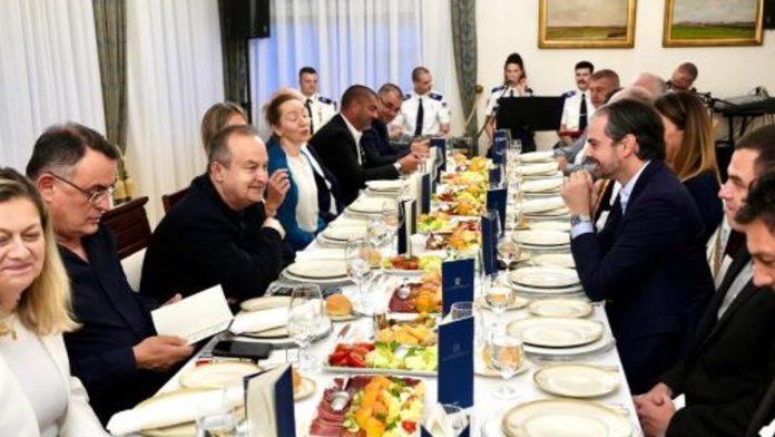 “prijatno-vece-i-konstruktivni-razgovori”-dacic-na-svecanoj-veceri-sa-sefom-interpola:-“ponosan-sam-na-to-sto-nasi-gosti-uvek-ponesu-najlepse-uspomene-iz-srbije”