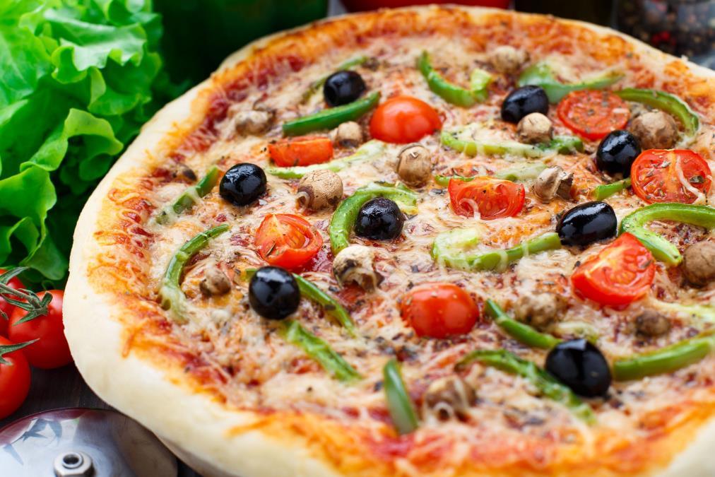 novosadanin-milos-medu-100-pica-majstora-koji-su-oborili-ginisov-rekord-u-italiji:-spremili-12.000-pica-za-10-sati novosadanin-milos-medu-100-pica-majstora-koji-su-oborili-ginisov-rekord-u-italiji:-spremili-12.000-pica-za-10-sati
