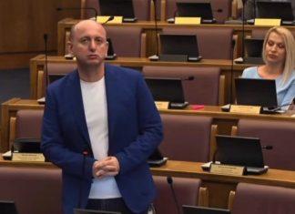 KNEŽEVIĆ RAZOBLIČIO SPAJIĆA: Vi ste prvi ćaci Crne Gore – meni je Vučić dao orden, a vama je dao partiju knezevic-razoblicio-spajica:-vi-ste-prvi-caci-crne-gore-–-meni-je-vucic-dao-orden,-a-vama-je-dao-partiju