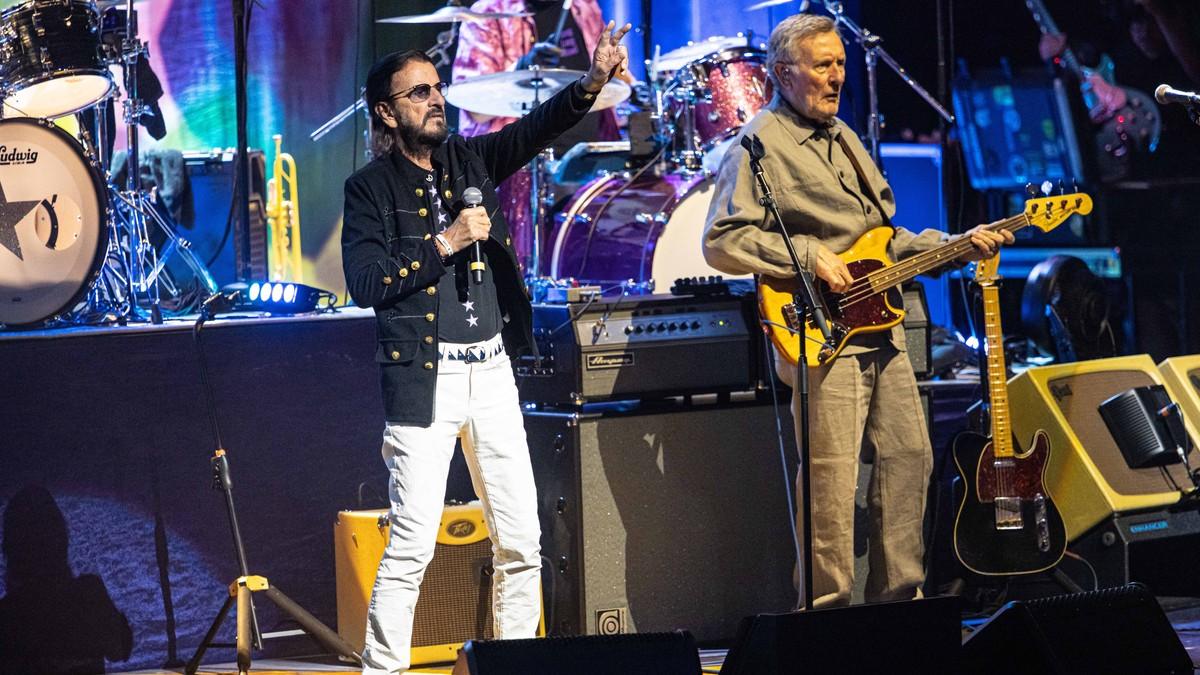 ringo-star-ne-staje-ni-u-86.-godini-legenda-“bitlsa”-krece-na-novu-turneju:-“prava-je-radost-sto-i-danas-sviram-i-pevam” ringo-star-ne-staje-ni-u-86.-godini-legenda-“bitlsa”-krece-na-novu-turneju:-“prava-je-radost-sto-i-danas-sviram-i-pevam”