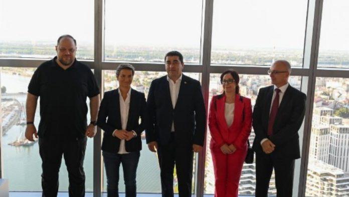 „ovde-pre-deset-godina-nije-bilo-nicega“-brnabic-pokazala-evropskim-gostima-kako-danas-izgleda-beograd-(foto)