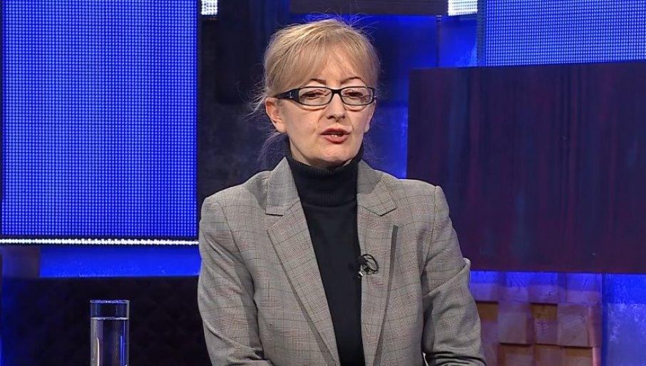 “srbija-nije-poklekla-ni-pred-vecim-silama”-ragus-odgovorila-potpredsedniku-skupsine-cg:-vredate-vucica-od-koga-ste-trazili-pomoc “srbija-nije-poklekla-ni-pred-vecim-silama”-ragus-odgovorila-potpredsedniku-skupsine-cg:-vredate-vucica-od-koga-ste-trazili-pomoc