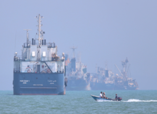 Ормуски мореуз поново жариште – САД извеле серију удара на Иран, Техеран гађа америчке базе у Кувајту и Бахреину Ормуски-мореуз-поново-жариште-–-САД-извеле-серију-удара-на-Иран,-Техеран-гађа-америчке-базе-у-Кувајту-и-Бахреину